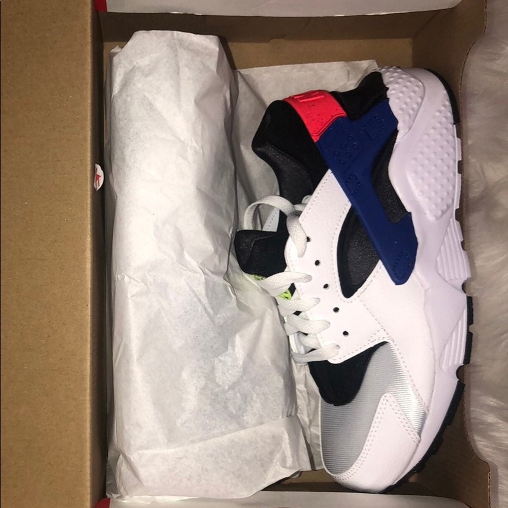 Nike Huarache Run GS 'White Bright Crimson' - Picture 6 of 6